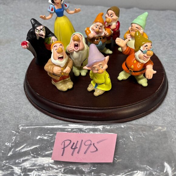 Disney 1993 Snow White & 7 Dwarfs Figurine Set with Evil Queen Rubber Collectibl - Picture 13 of 13